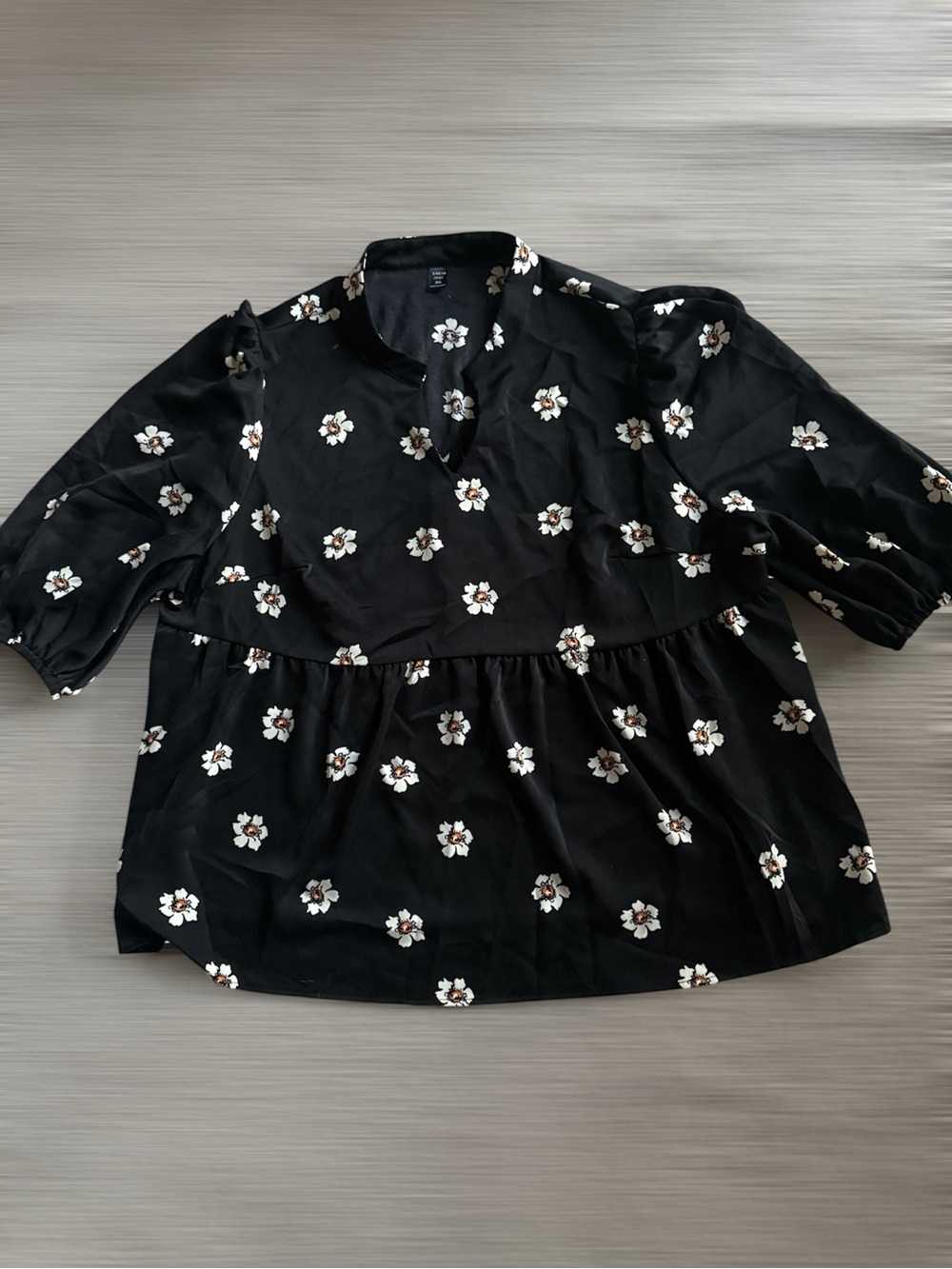 SHEIN Women’s Curve Plus-Size Flower Top!